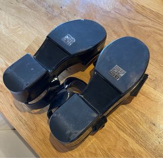 Sandalias negras Bimba y Lola