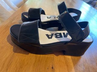 Sandalias negras Bimba y Lola