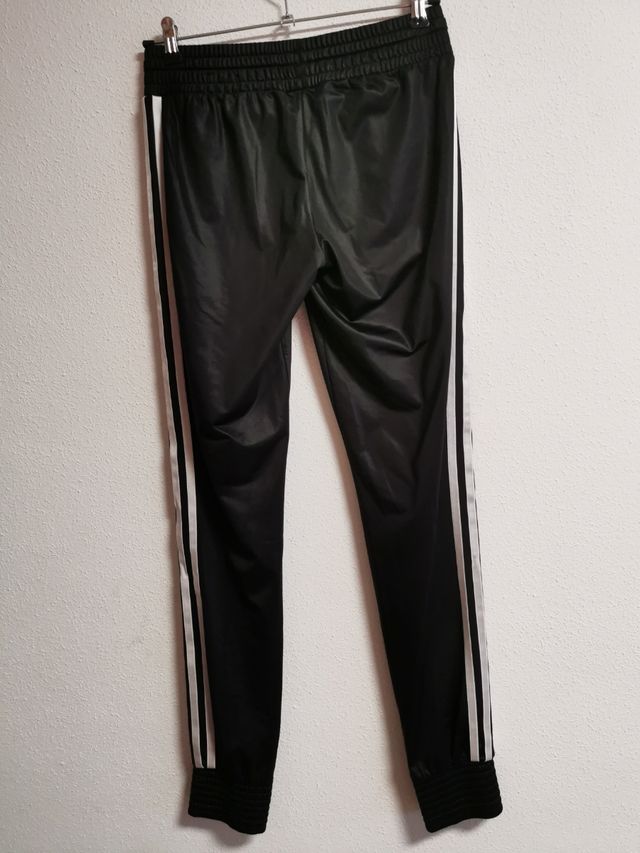 Pantalón de Adidas de chica talla XS.