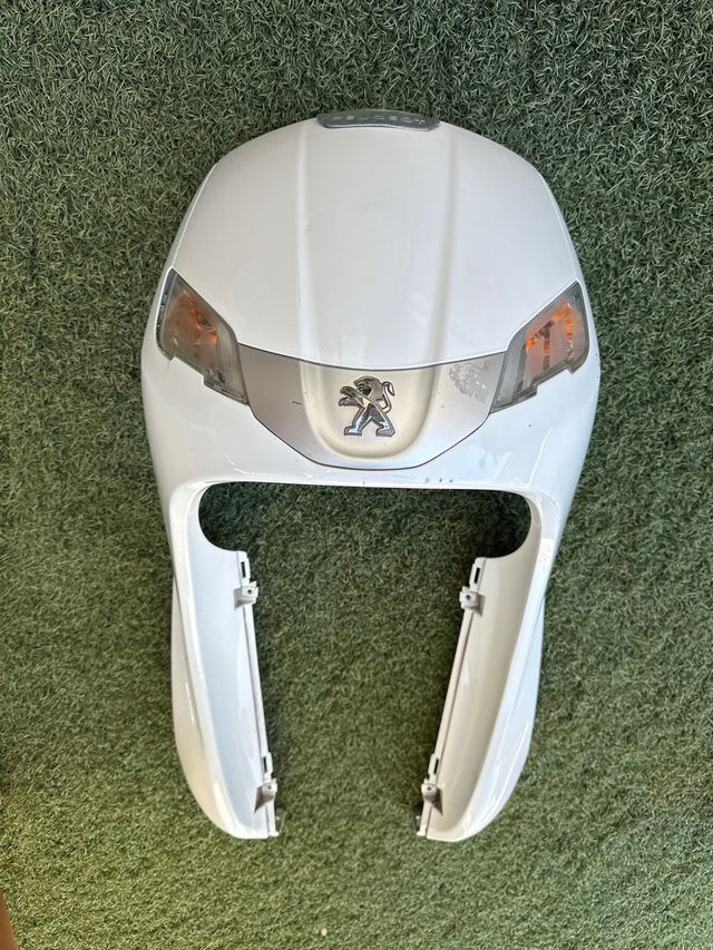 Frontal peugeot tweet 125 blanco