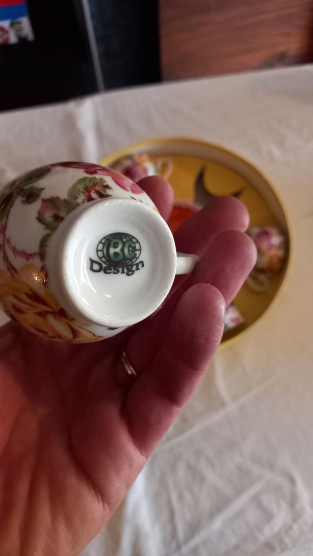 Servizio da caffè 12 pezzi(6 Tazzine + 6 piattini)