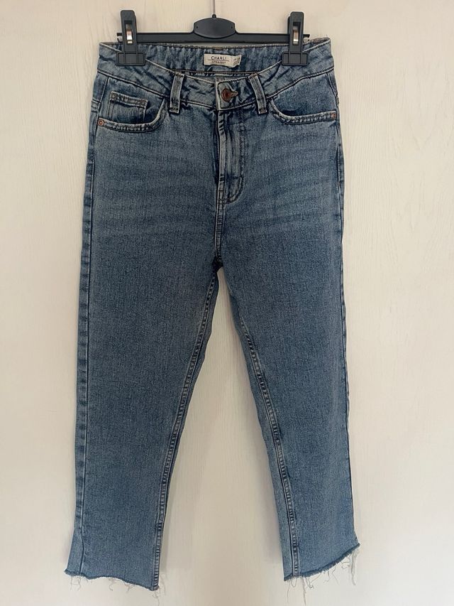 Jeans boy-friend con taglio vivo