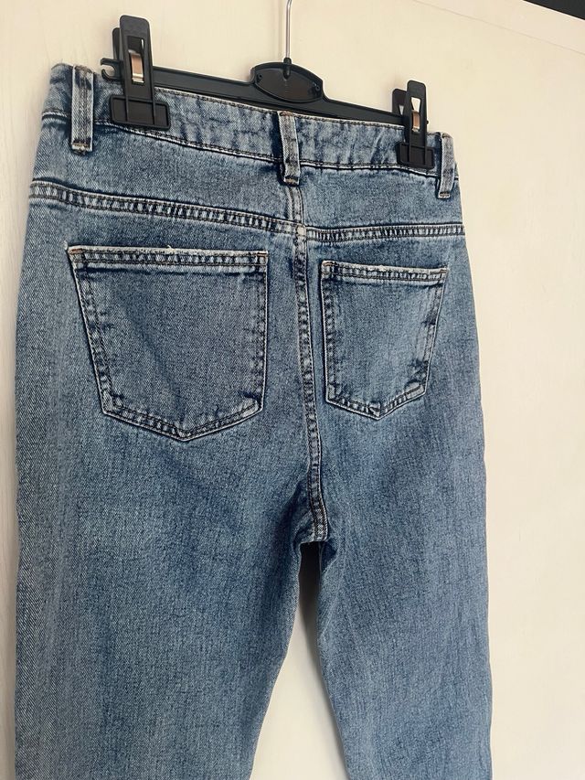 Jeans boy-friend con taglio vivo