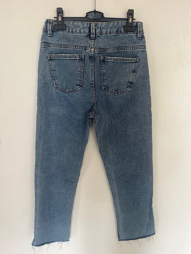 Jeans boy-friend con taglio vivo