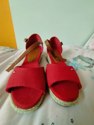 Sandalias Tommy Hilfiger Rojas niña n34