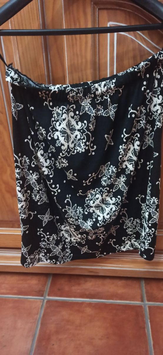 Falda recta de punto con goma cintura