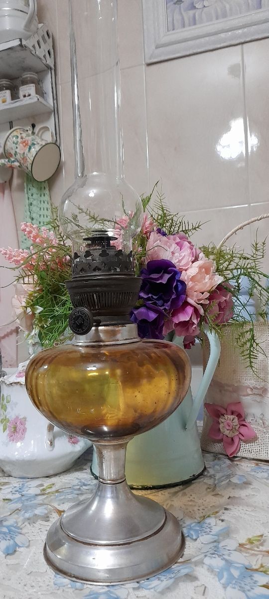 Antigua lámpara de petroleo francesa