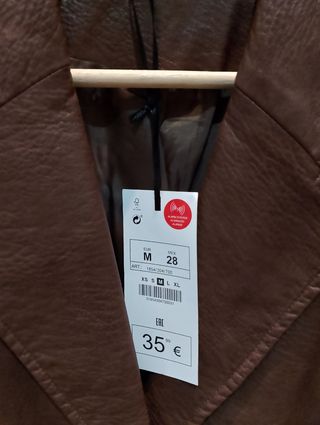 Traje americana y minifalda