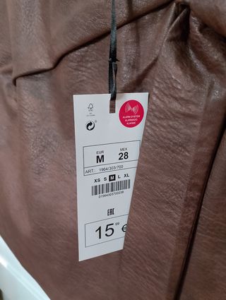 Traje americana y minifalda