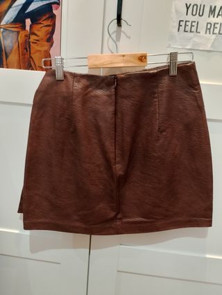 Traje americana y minifalda