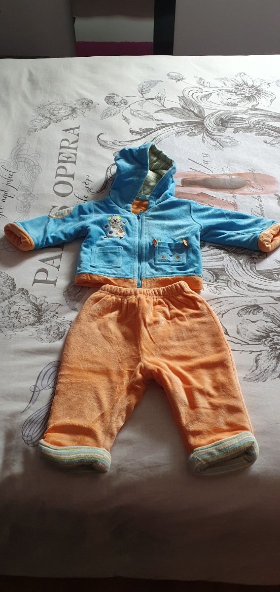 Conjunto bebe unisex 6 meses.