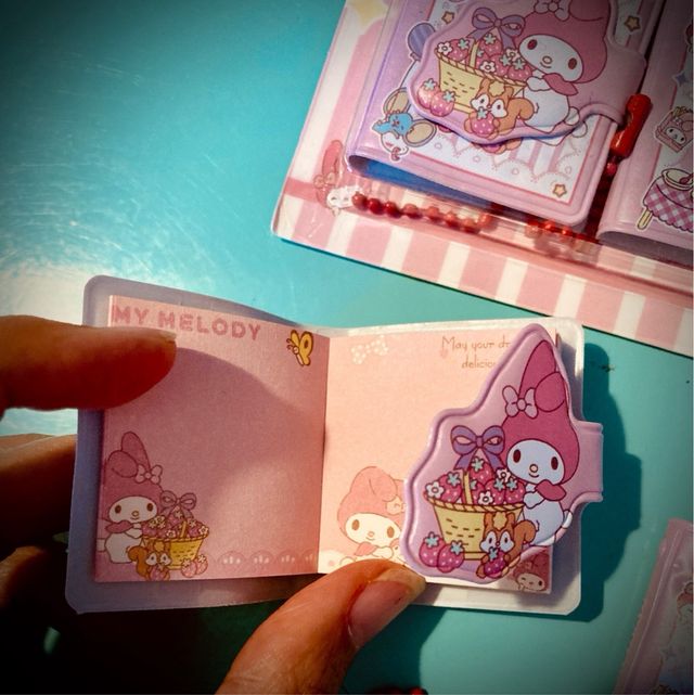 Mini libretas llavero personajes sanrio.