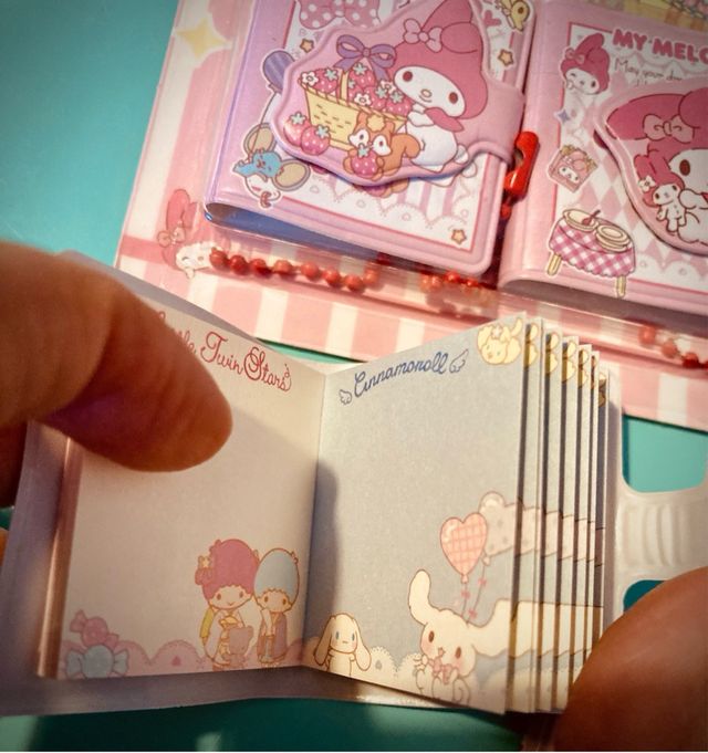 Mini libretas llavero personajes sanrio.