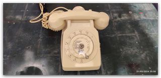 Telefono con dispositivo aggiuntivo per l'ascolto