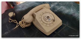 Telefono con dispositivo aggiuntivo per l'ascolto