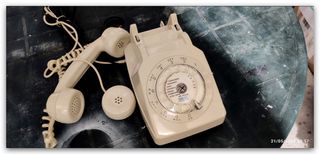 Telefono con dispositivo aggiuntivo per l'ascolto