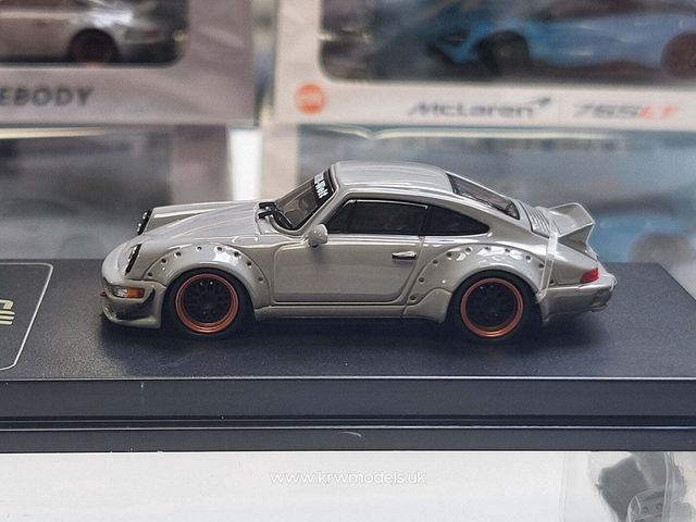 1/64 PORSCHE  911 964 RWB +JUEGO DE RUEDAS Y ALA