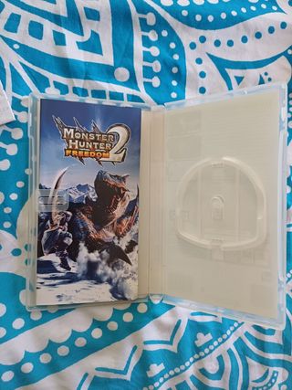 Monster Hunter freedom 2 (caja y manual)