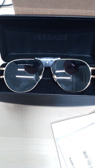GAFAS DE SOL VERSACE. 2 PARES