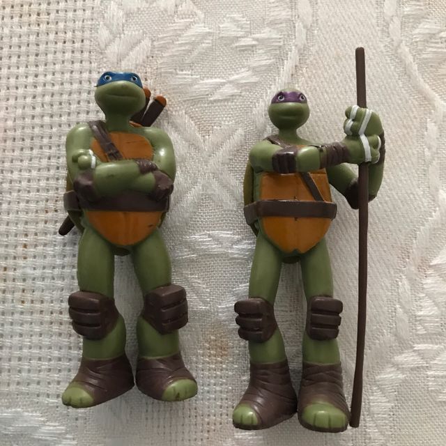 2 figuras tortugas ninja