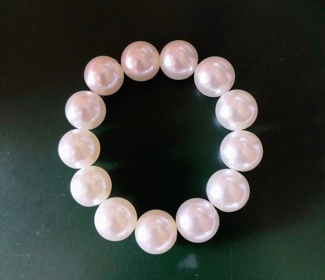 Bracciale con perle grandi