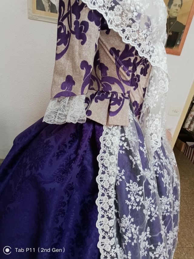 Trajes siglo XVlll a estrenar