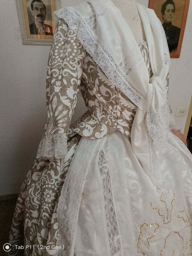 Trajes siglo XVlll a estrenar