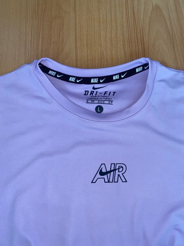 Nike top deportivo lila