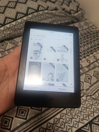 tapa y aparato ebook Paperwhite lector electrónico