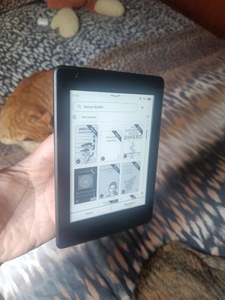 tapa y aparato ebook Paperwhite lector electrónico