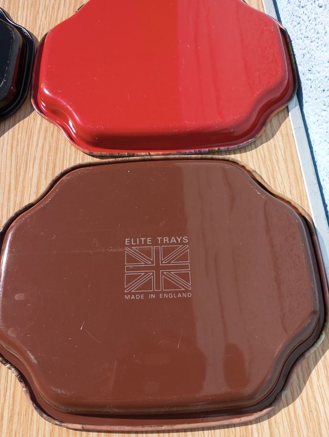 Bandejas de chapa antigua