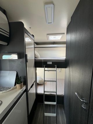 ALQUILO Autocaravana  ROLLER TEAM KRONOS 6 plazas
