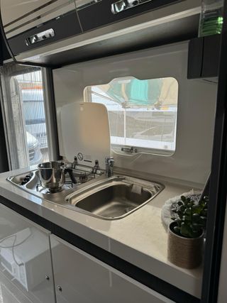 ALQUILO Autocaravana  ROLLER TEAM KRONOS 6 plazas
