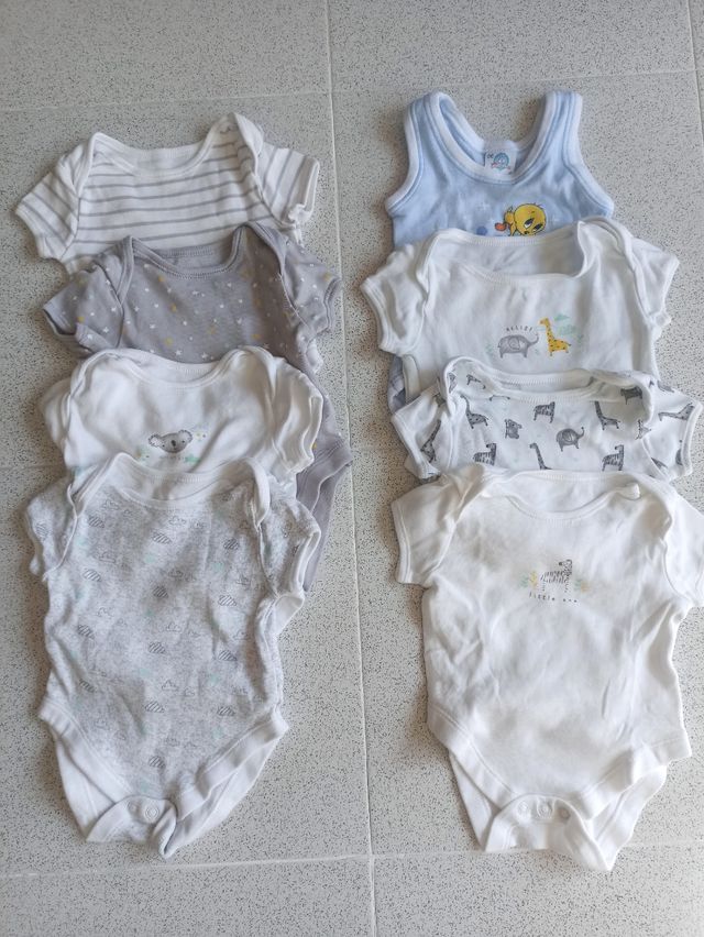 Pack 8 bodies cortos. Talla 0-3 meses.