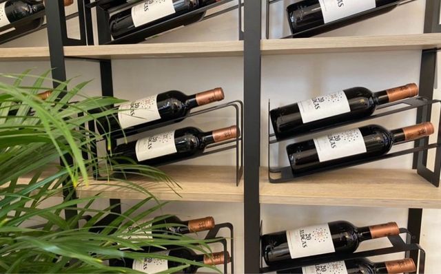 Recién rebajado 50% Vinoteca a estrenar-de diseño