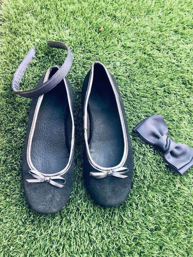 Zapato manoletina niña gris T35 + complemento