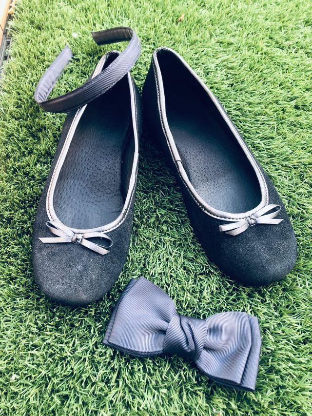 Zapato manoletina niña gris T35 + complemento