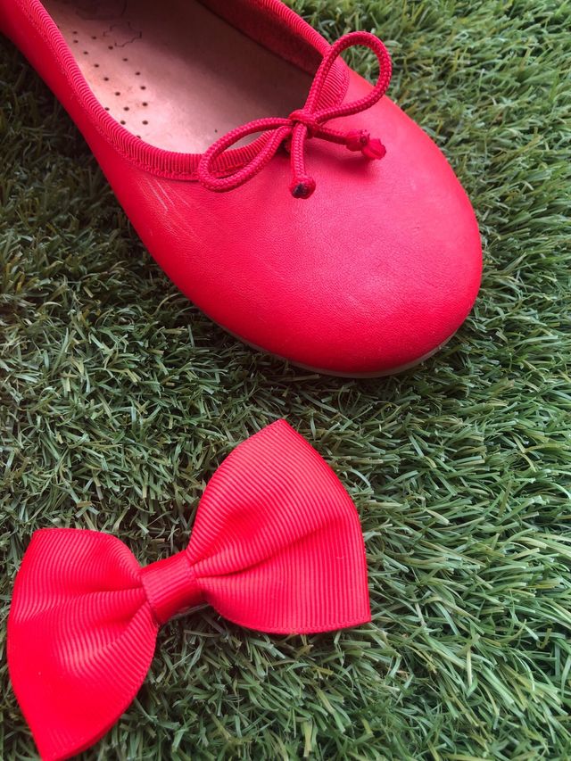 Zapato manoletina rojo niña T35 + complemento