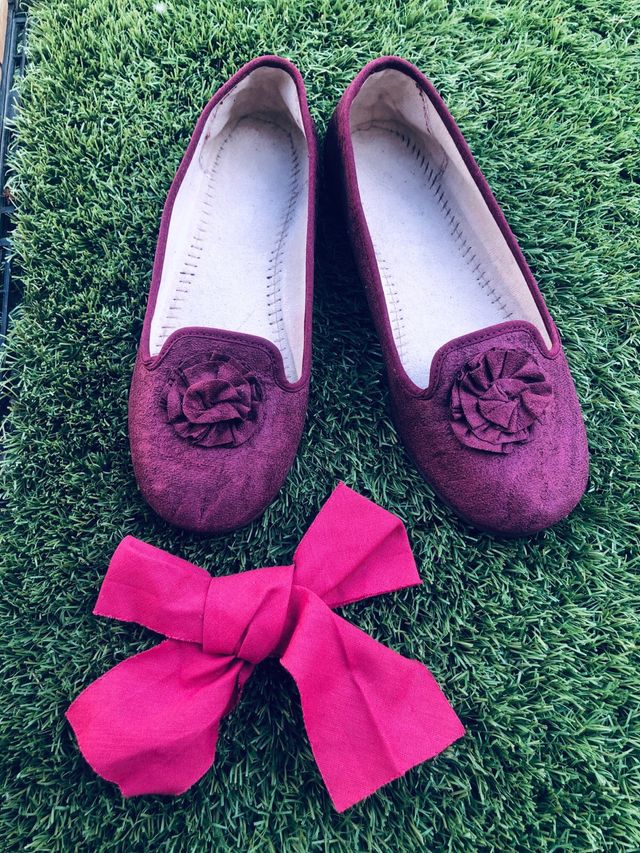 Zapato manoletina granate niña T35 + complemento