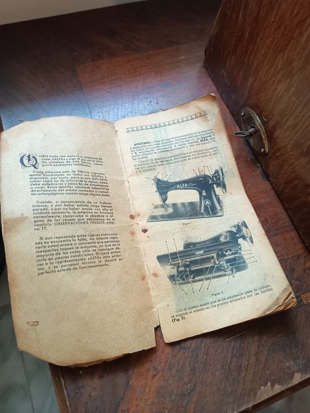 Maquina antigua de coser Alfa