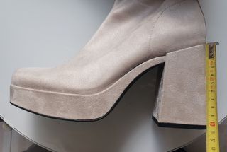 Botitas beige. 