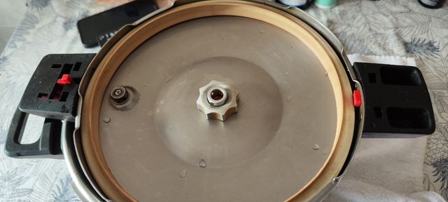 Olla express Magefesa