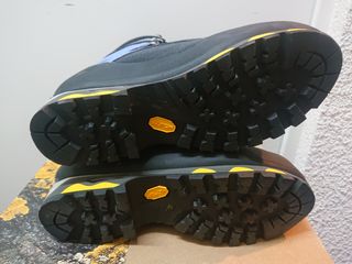 Botas Zamberland Cramponables T39 nuevas 