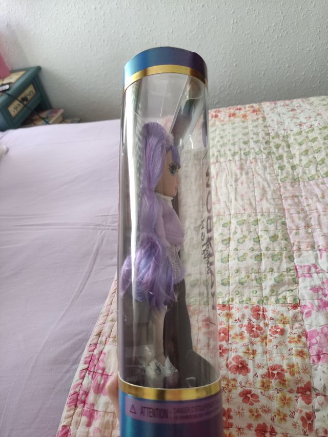 Muñeca Violet Rainbow Junior High