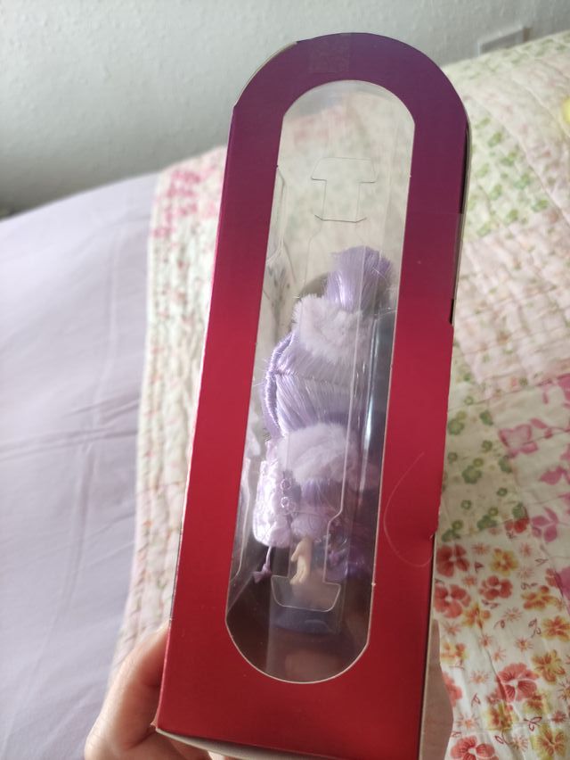 Muñeca Violet Rainbow Junior High