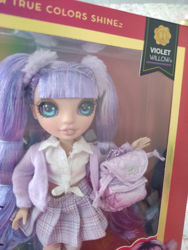 Muñeca Violet Rainbow Junior High