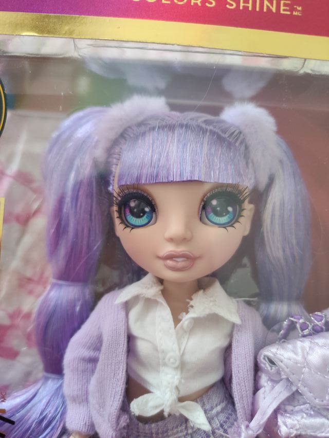 Muñeca Violet Rainbow Junior High