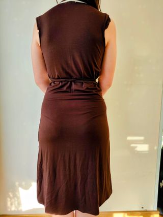 VESTIDO MARRÓN Y CREMA SIN MANGAS CEÑIDO FESTA