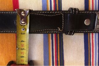 Cinturon con puntas metalicas.