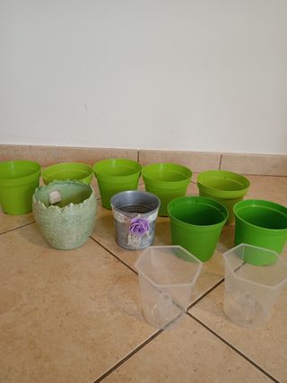 Set vasi e portavaso per piante. 